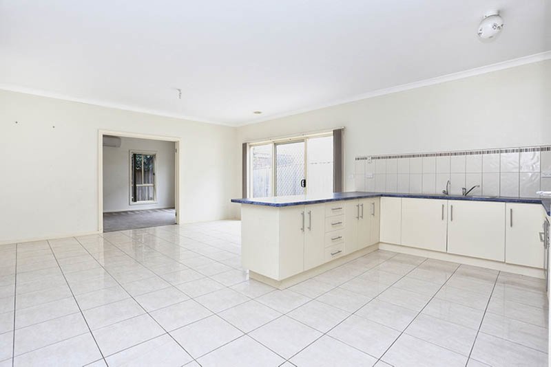 Photo - 30 Earlston Place, Craigieburn VIC 3064 - Image 2