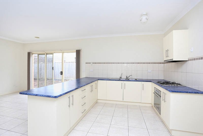 Photo - 30 Earlston Place, Craigieburn VIC 3064 - Image 3