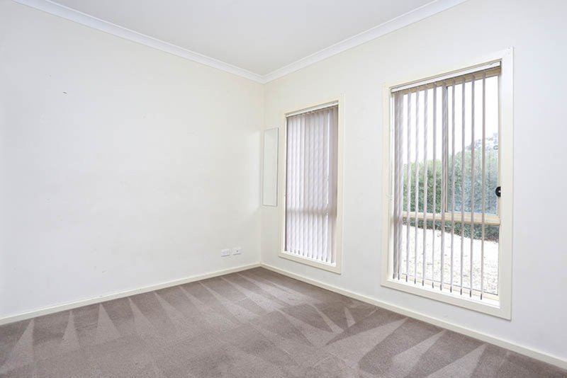 Photo - 30 Earlston Place, Craigieburn VIC 3064 - Image 4