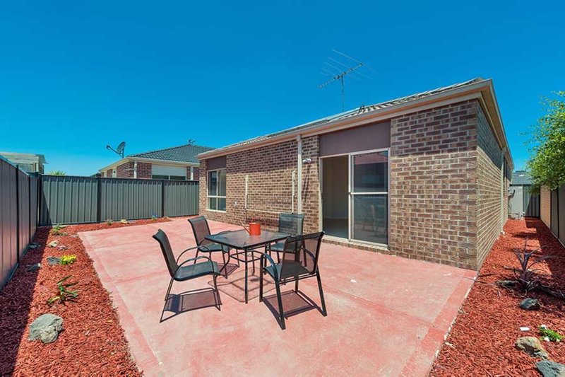 Photo - 30 Ebony Circuit, Craigieburn VIC 3064 - Image 9