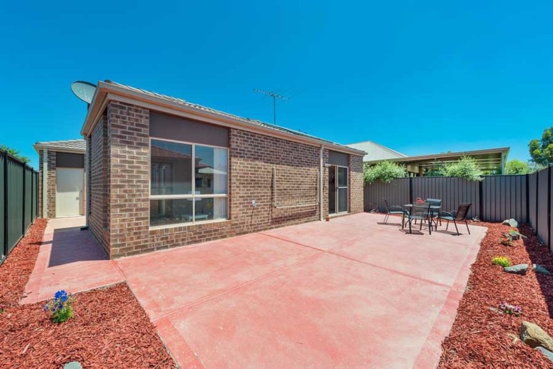 Photo - 30 Ebony Circuit, Craigieburn VIC 3064 - Image 10