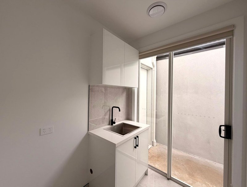 Photo - 30 Esmeralda Avenue, Tarneit VIC 3029 - Image 11