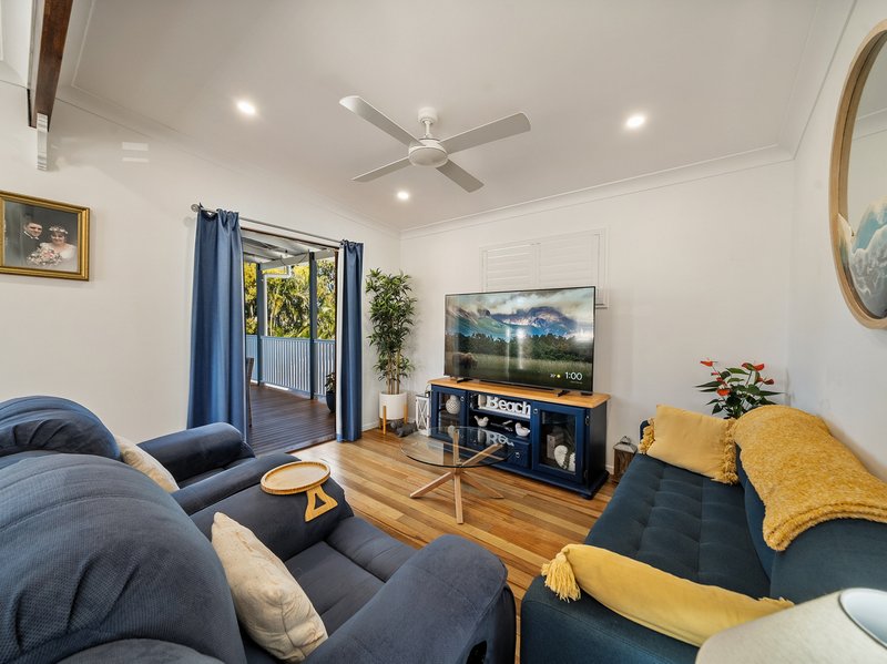 Photo - 30 Ettie Street, Redcliffe QLD 4020 - Image 2