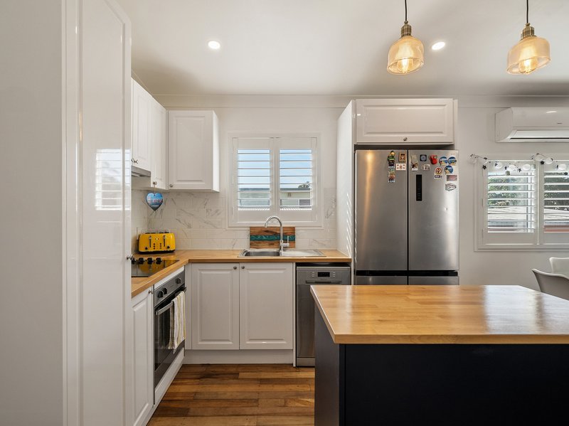 Photo - 30 Ettie Street, Redcliffe QLD 4020 - Image 3