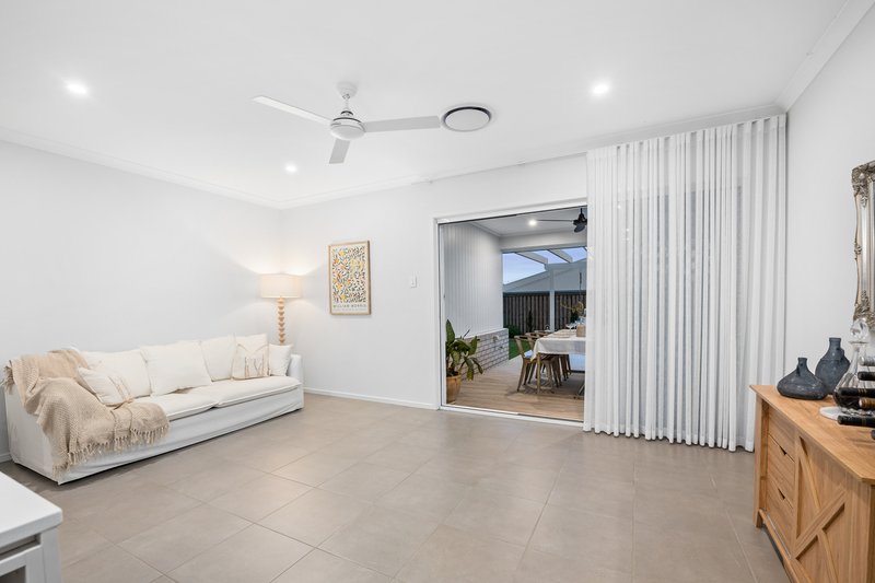 Photo - 30 Explorers Road, White Rock QLD 4306 - Image 9