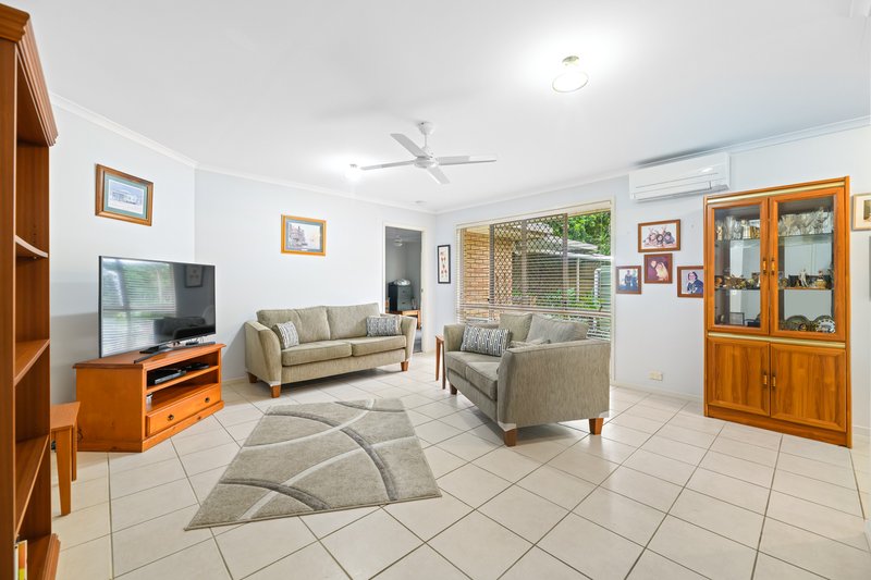 Photo - 30 Falconglen Place, Ferny Grove QLD 4055 - Image 5