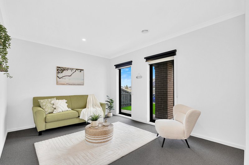 Photo - 30 Feathertop Crescent, Donnybrook VIC 3064 - Image 2