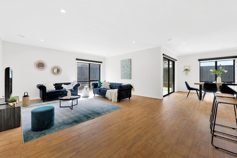 Photo - 30 Feathertop Crescent, Donnybrook VIC 3064 - Image 4