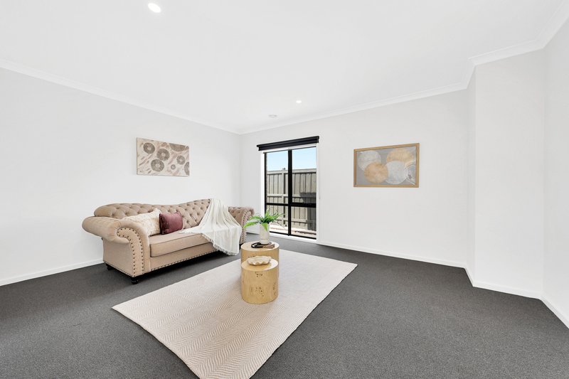 Photo - 30 Feathertop Crescent, Donnybrook VIC 3064 - Image 6