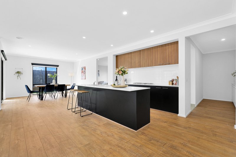 Photo - 30 Feathertop Crescent, Donnybrook VIC 3064 - Image 7