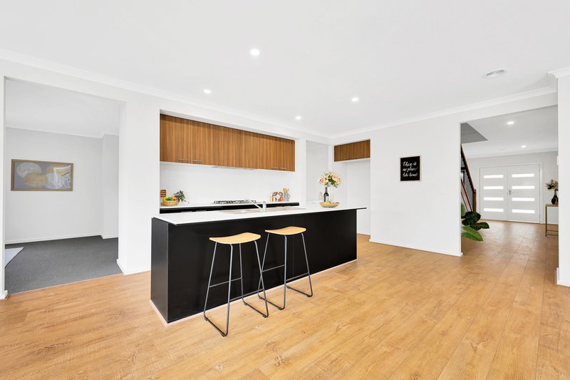 Photo - 30 Feathertop Crescent, Donnybrook VIC 3064 - Image 9