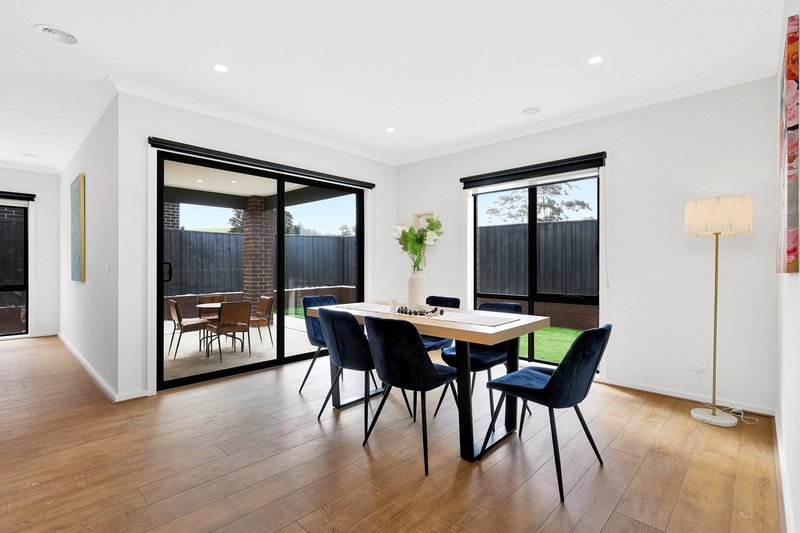 Photo - 30 Feathertop Crescent, Donnybrook VIC 3064 - Image 11