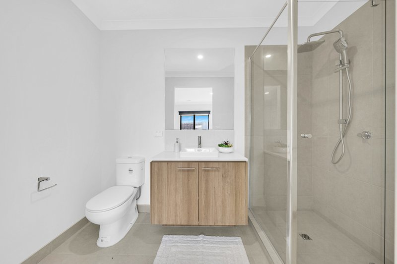 Photo - 30 Feathertop Crescent, Donnybrook VIC 3064 - Image 13