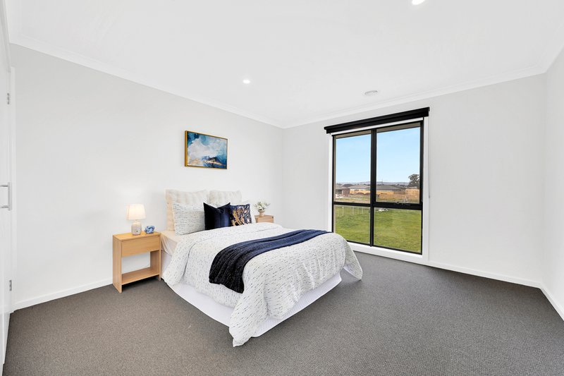 Photo - 30 Feathertop Crescent, Donnybrook VIC 3064 - Image 16