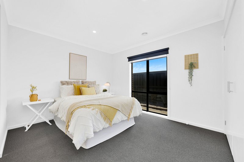 Photo - 30 Feathertop Crescent, Donnybrook VIC 3064 - Image 17