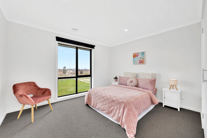 Photo - 30 Feathertop Crescent, Donnybrook VIC 3064 - Image 19