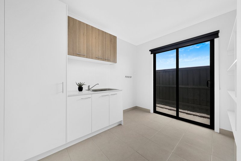 Photo - 30 Feathertop Crescent, Donnybrook VIC 3064 - Image 24