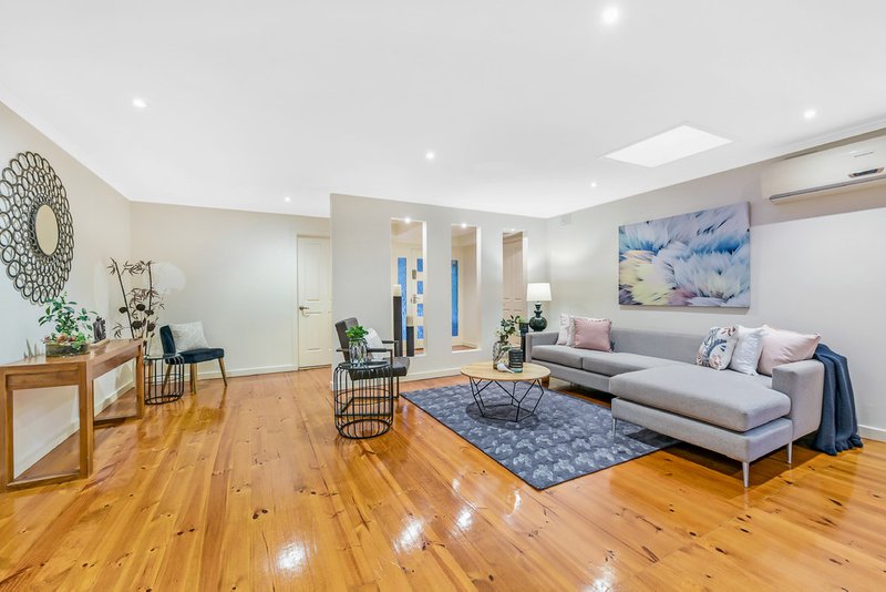 Photo - 30 Fernbank Crescent, Mulgrave VIC 3170 - Image 5