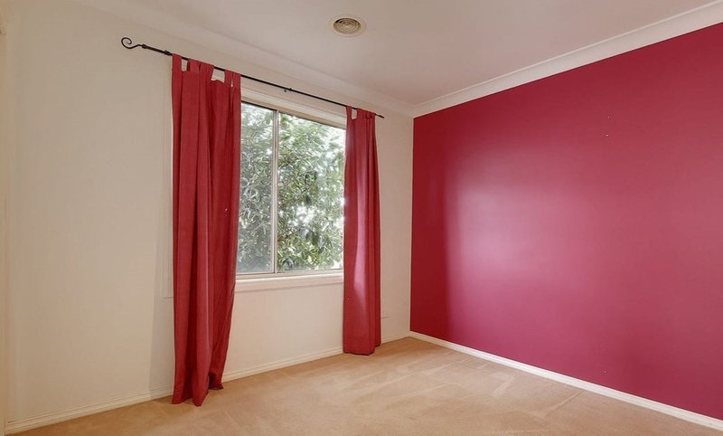 Photo - 30 Fernhurst Avenue, Derrimut VIC 3026 - Image 5