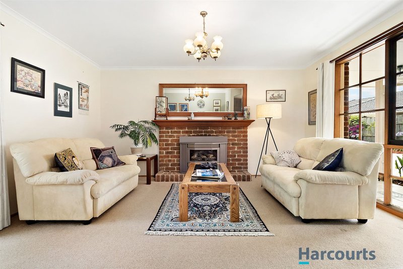 Photo - 30 Ferres Court, Glen Waverley VIC 3150 - Image 2