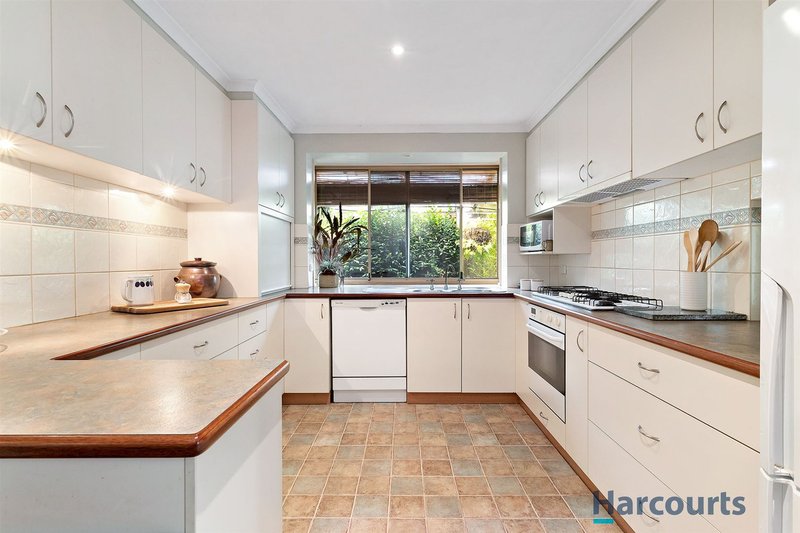 Photo - 30 Ferres Court, Glen Waverley VIC 3150 - Image 3