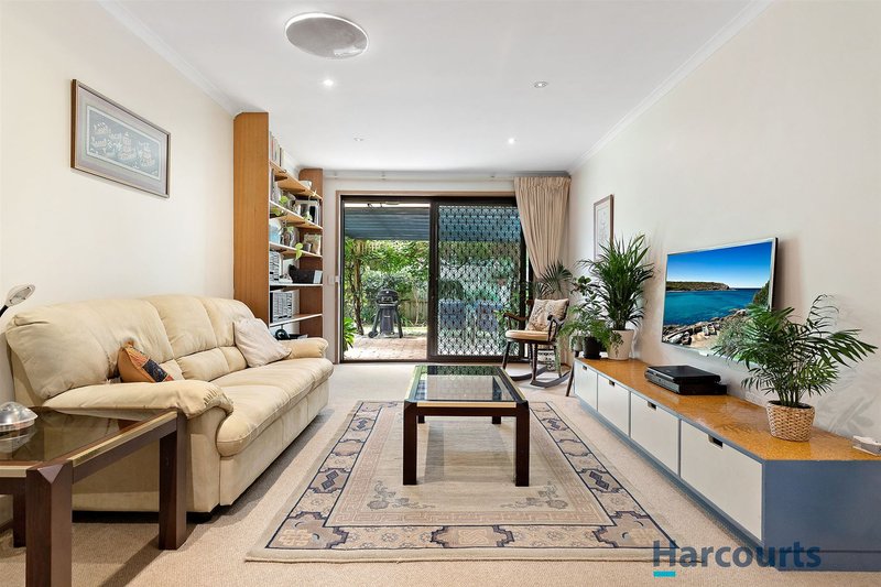 Photo - 30 Ferres Court, Glen Waverley VIC 3150 - Image 4