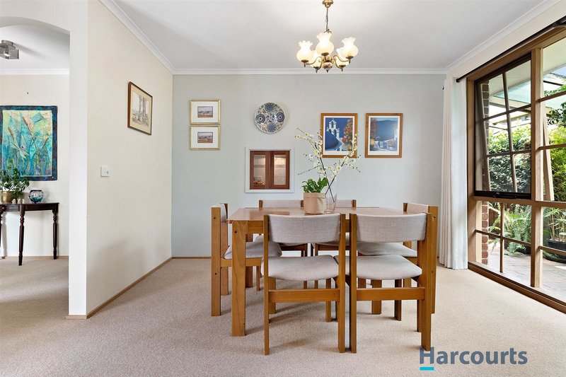 Photo - 30 Ferres Court, Glen Waverley VIC 3150 - Image 7