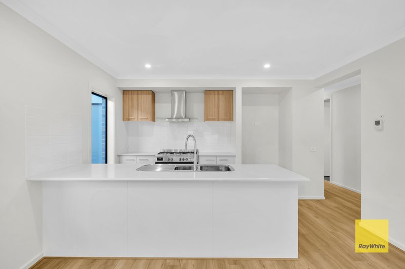 Photo - 30 Fieldia Road, Tarneit VIC 3029 - Image 2
