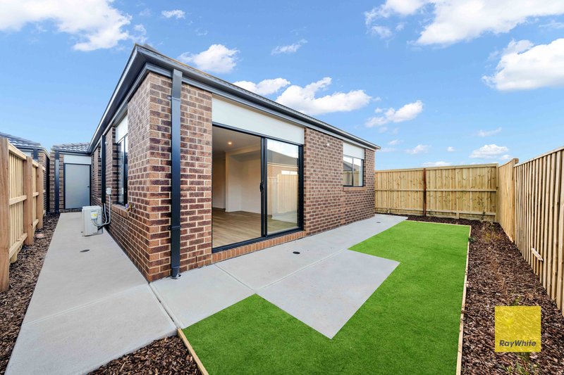 Photo - 30 Fieldia Road, Tarneit VIC 3029 - Image 10
