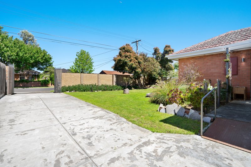 Photo - 30 Flag Street, Kingsbury VIC 3083 - Image 6