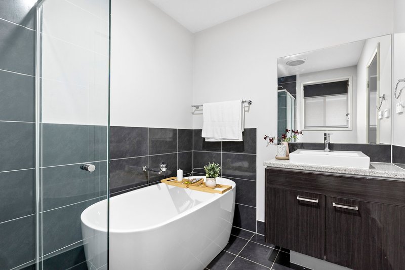 Photo - 30 Floribunda Parade, Marsden Park NSW 2765 - Image 9