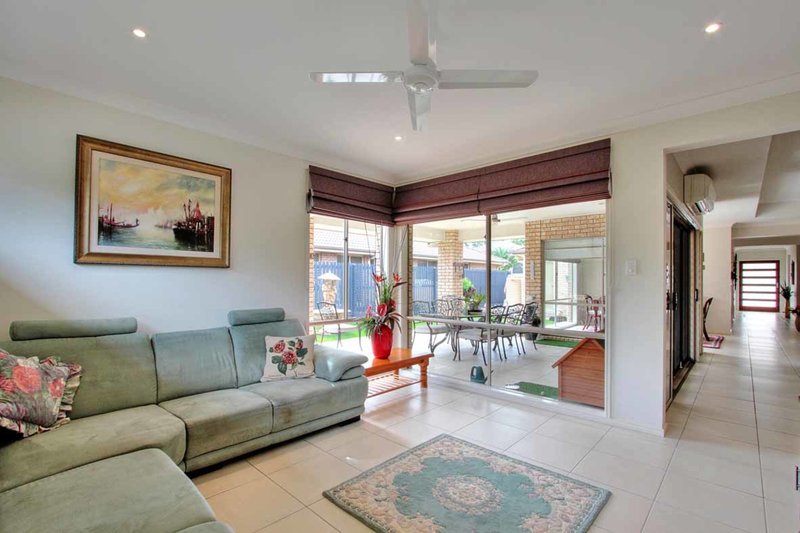 Photo - 30 Freycinet Place, Calamvale QLD 4116 - Image 5