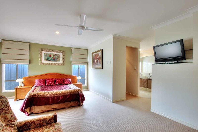 Photo - 30 Freycinet Place, Calamvale QLD 4116 - Image 7