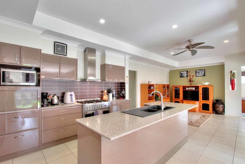 Photo - 30 Freycinet Place, Calamvale QLD 4116 - Image 11