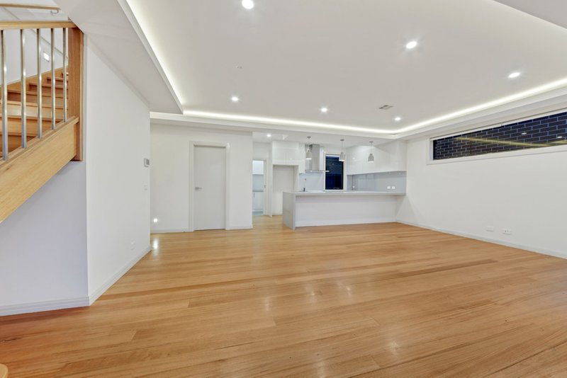 Photo - 30 Frontier Avenue, Greenvale VIC 3059 - Image 5