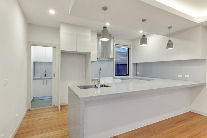 Photo - 30 Frontier Avenue, Greenvale VIC 3059 - Image 7