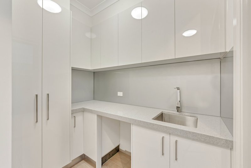 Photo - 30 Frontier Avenue, Greenvale VIC 3059 - Image 8