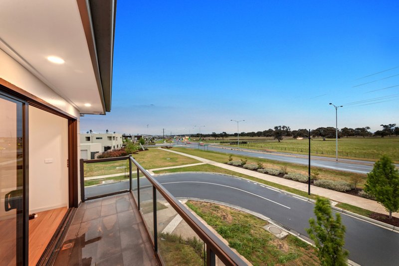 Photo - 30 Frontier Avenue, Greenvale VIC 3059 - Image 15