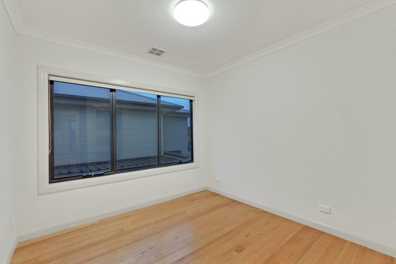 Photo - 30 Frontier Avenue, Greenvale VIC 3059 - Image 16