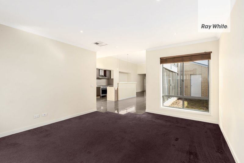 Photo - 30 Gateshead Street, Craigieburn VIC 3064 - Image 5