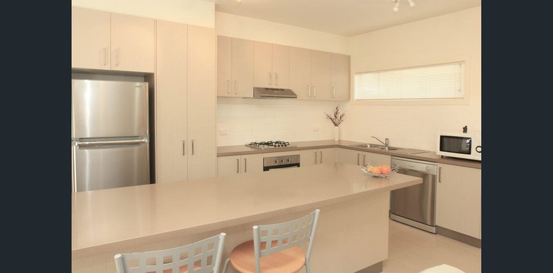 Photo - 30 Gearon Avenue, Rowville VIC 3178 - Image 3