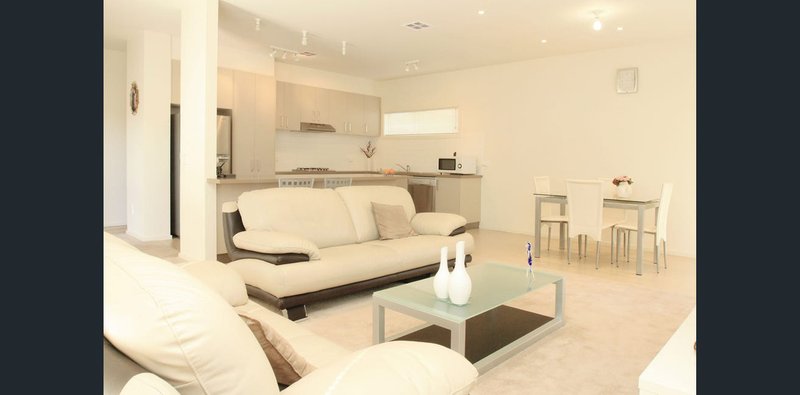 Photo - 30 Gearon Avenue, Rowville VIC 3178 - Image 5