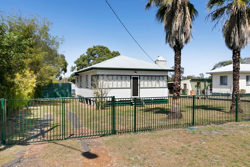 Photo - 30 Geraghty Street, Cecil Plains QLD 4407 - Image 9