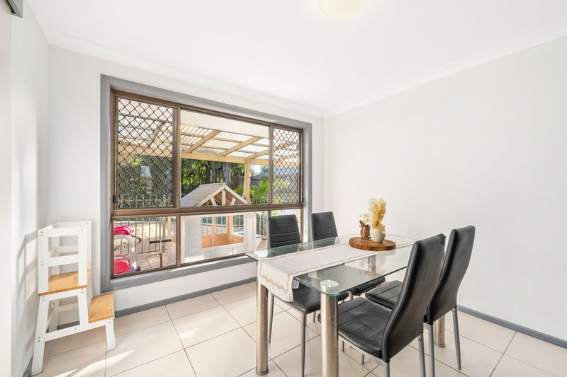 Photo - 30 Gerbera Crescent, Strathpine QLD 4500 - Image 4