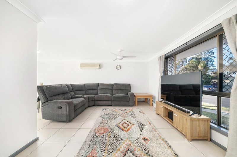 Photo - 30 Gerbera Crescent, Strathpine QLD 4500 - Image 5