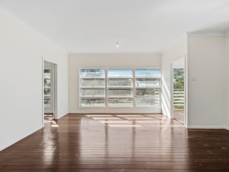 Photo - 30 Golf Links Road, Rocklea QLD 4106 - Image 3