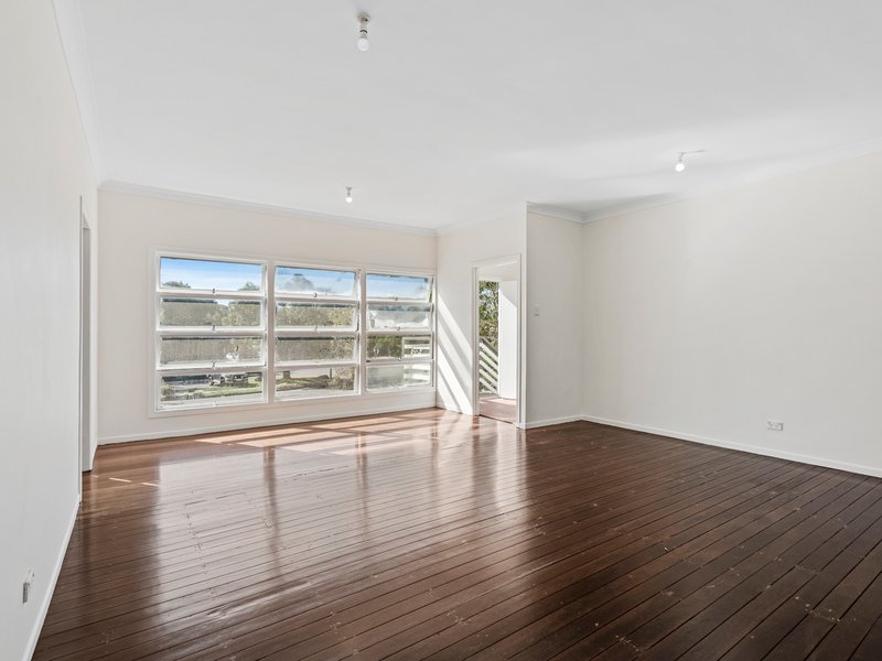 Photo - 30 Golf Links Road, Rocklea QLD 4106 - Image 4