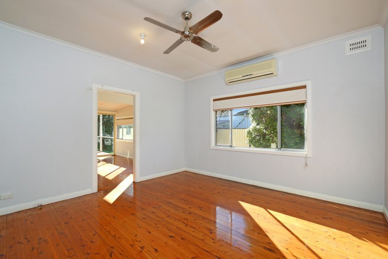 Photo - 30 Grevillia Avenue, Davistown NSW 2251 - Image 2