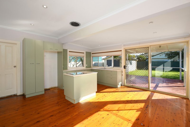 Photo - 30 Grevillia Avenue, Davistown NSW 2251 - Image 3