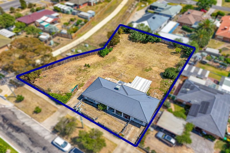 Photo - 30 Grey Street, Darley VIC 3340 - Image 2